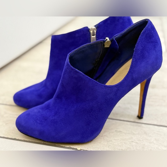 Saks Fifth Avenue - Electric Blue Suede Women's Heeled Booties - size 8.5 - Picture 1 of 10